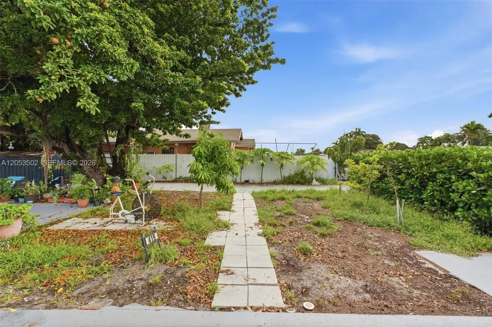 419 SE 3rd St, Hialeah, FL 33010