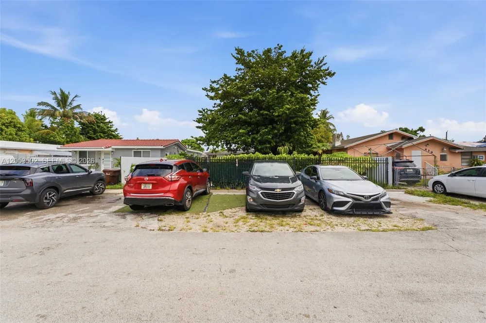 419 SE 3rd St, Hialeah, FL 33010