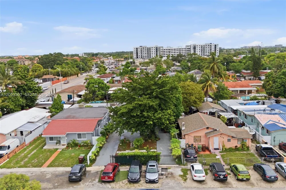 419 SE 3rd St, Hialeah, FL 33010