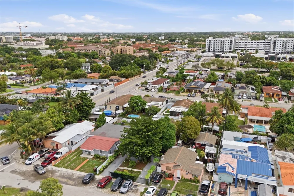 419 SE 3rd St, Hialeah, FL 33010