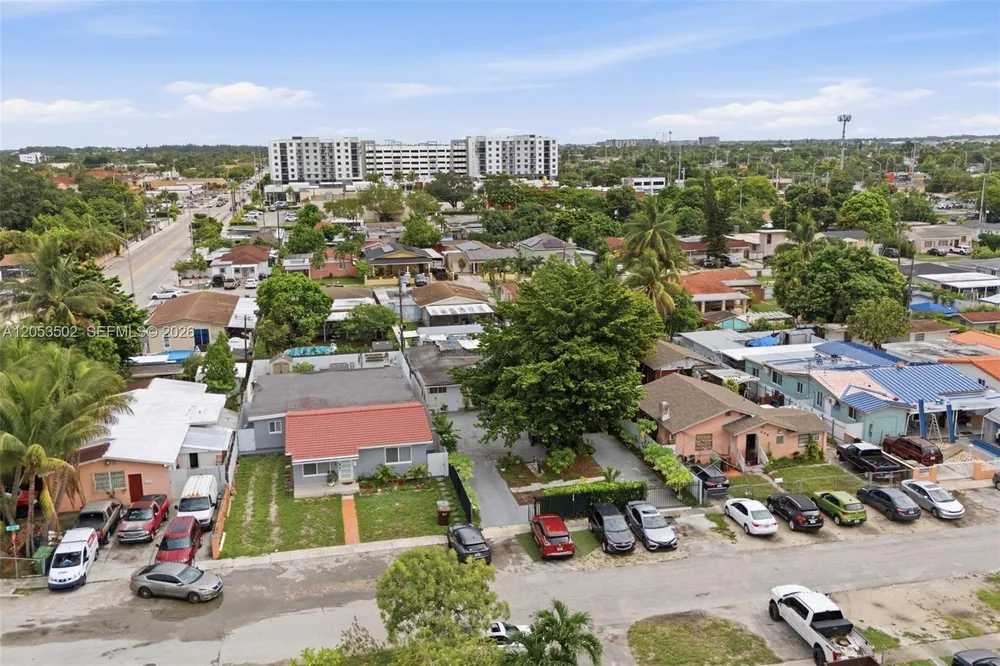 419 SE 3rd St, Hialeah, FL 33010