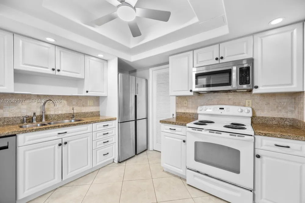 3213 Colony Club Rd, Pompano Beach, FL 33062