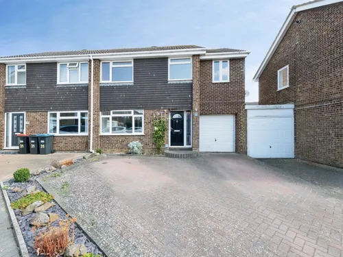 Byron Drive, Newport Pagnellphoto