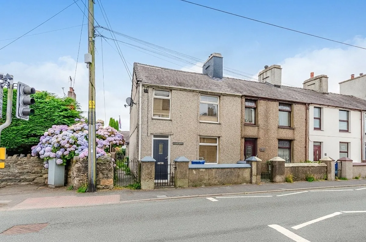 Llanrug, Caernarfon, Gwynedd, LL55