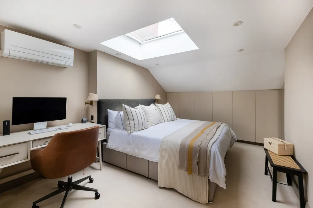 Priory Road, London, W4 photo 8