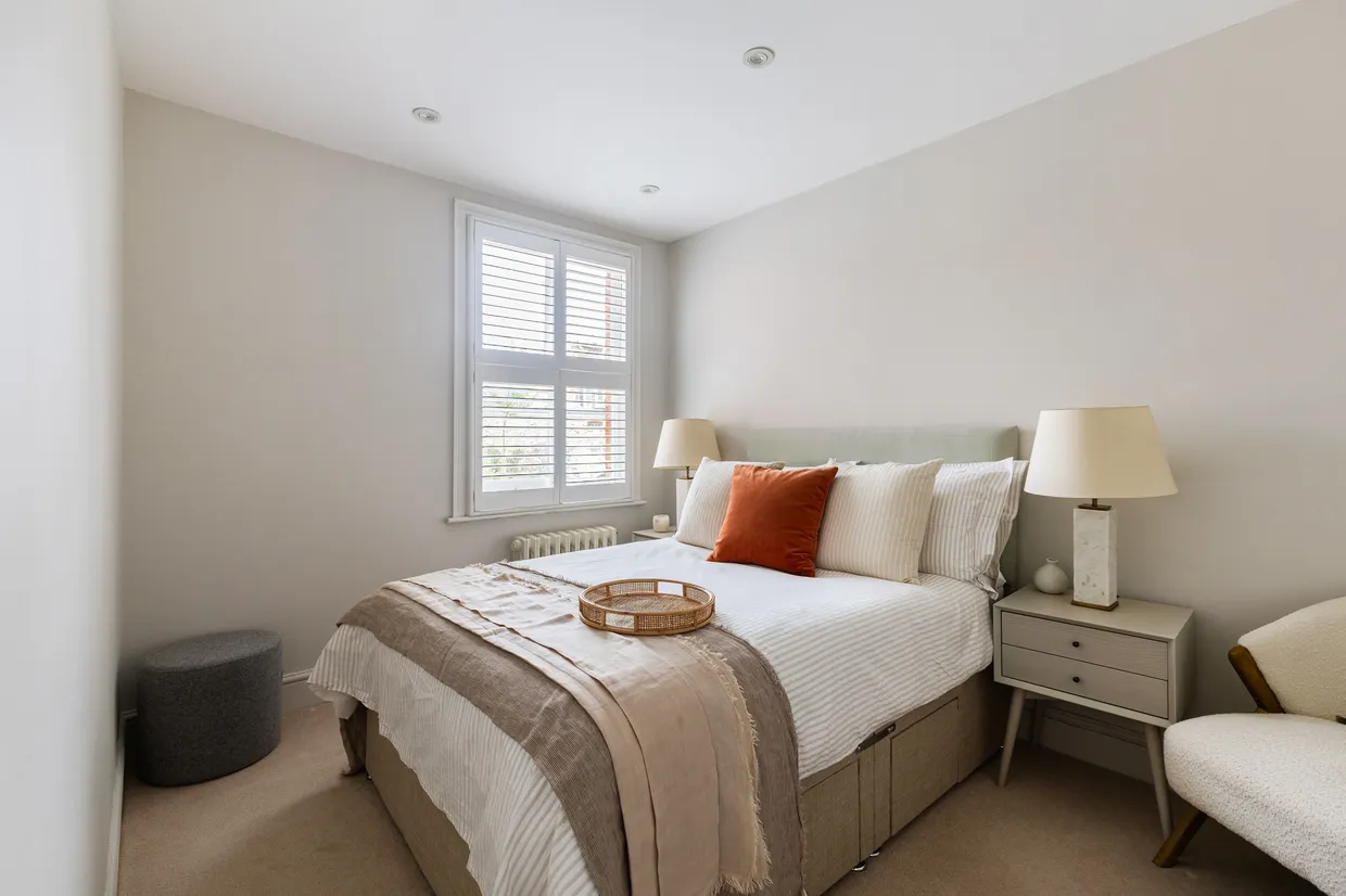 Priory Road, London, W4 photo 12