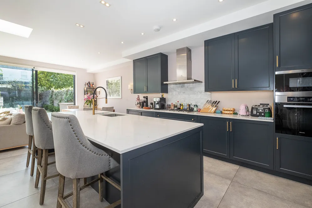Oakwood Road, London, SW20 photo 2