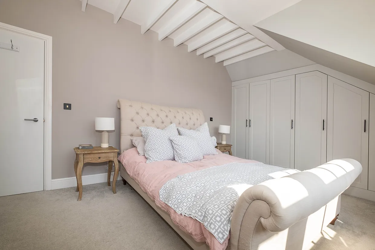 Oakwood Road, London, SW20 photo 4