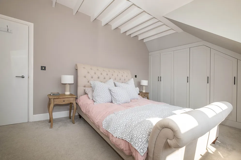 Oakwood Road, London, SW20 photo 4