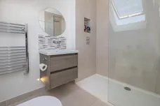 Oakwood Road, London, SW20 photo 5