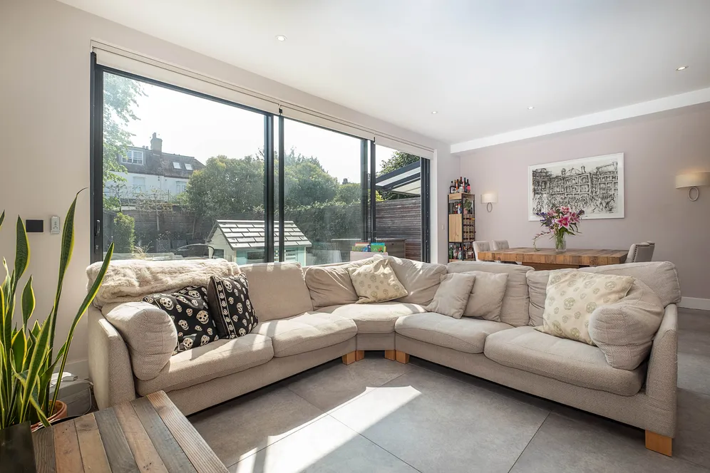 Oakwood Road, London, SW20 photo 8