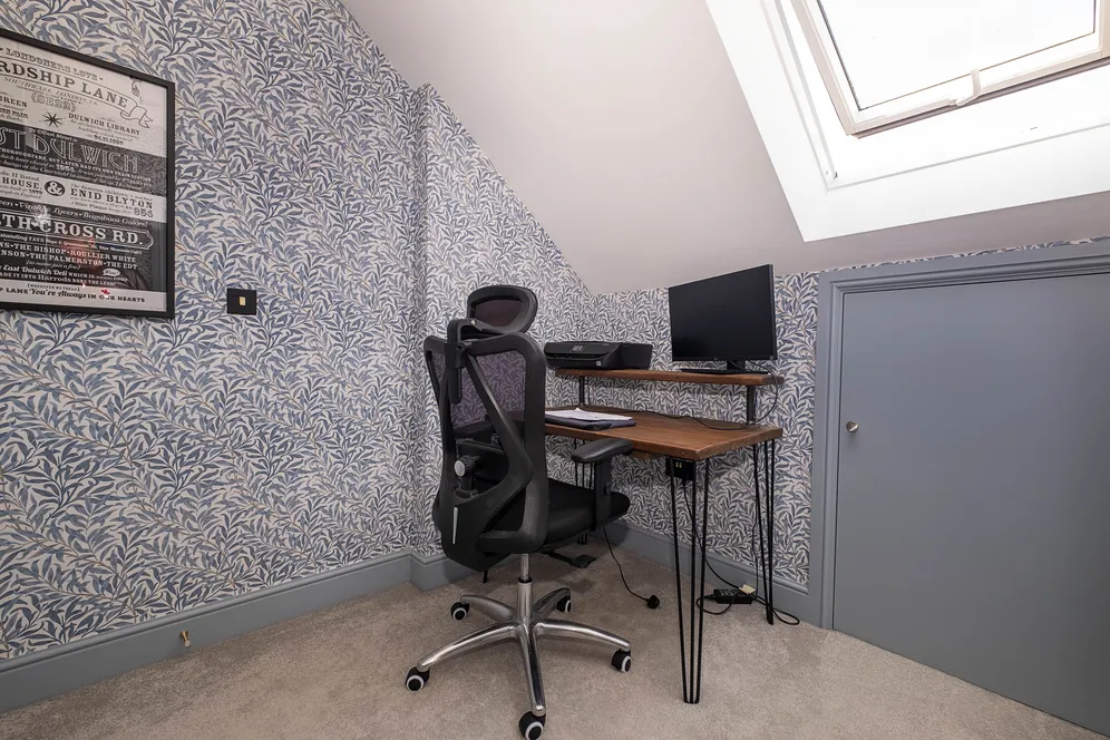 Oakwood Road, London, SW20 photo 12