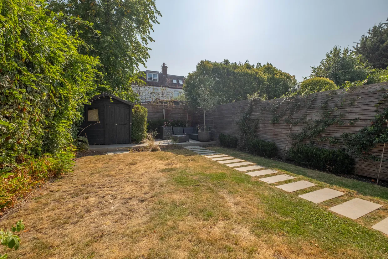 Oakwood Road, London, SW20 photo 17