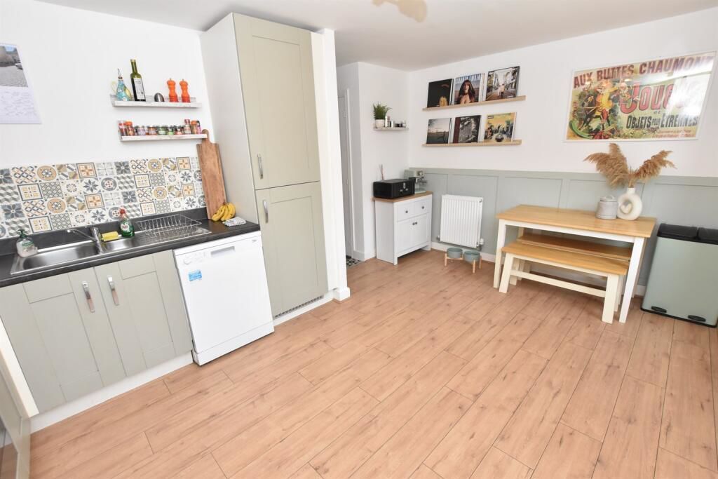 Harvest Way, Nuneaton Image 6