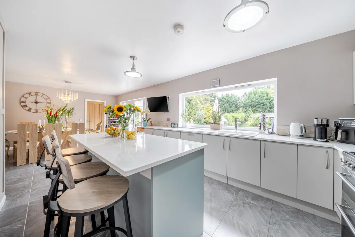 Whyteleafe Road, Caterham, CR3 photo 3