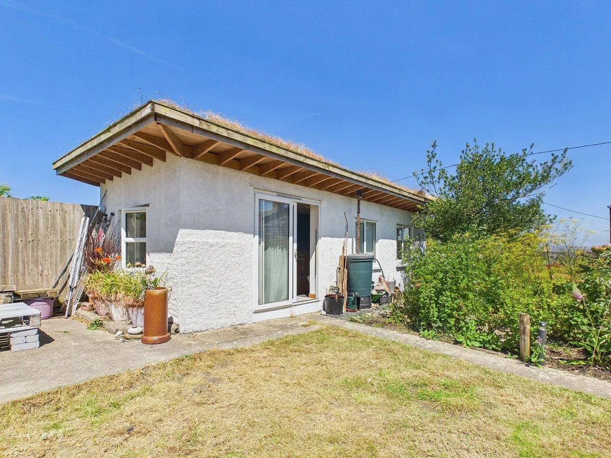 Llantwit Road, Wick, CF71