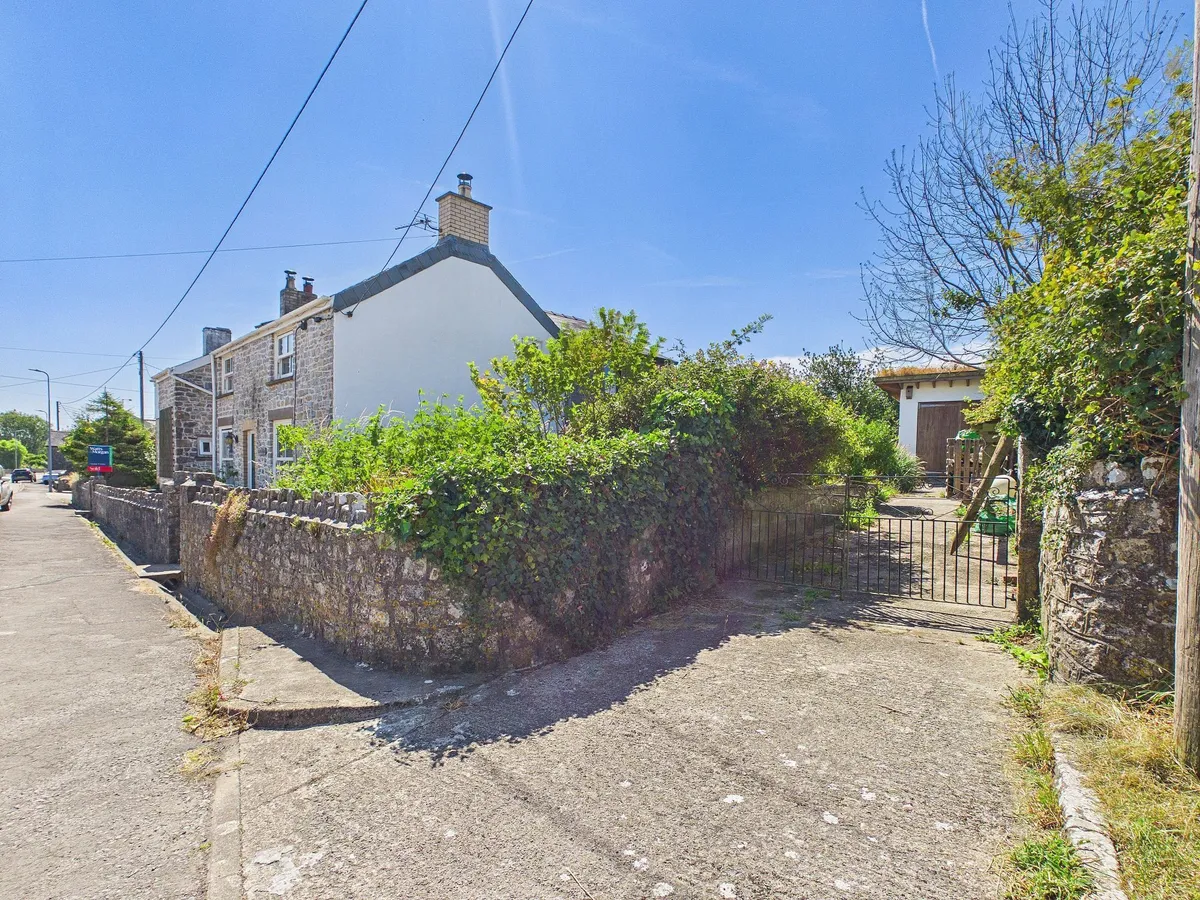 Llantwit Road, Wick, CF71