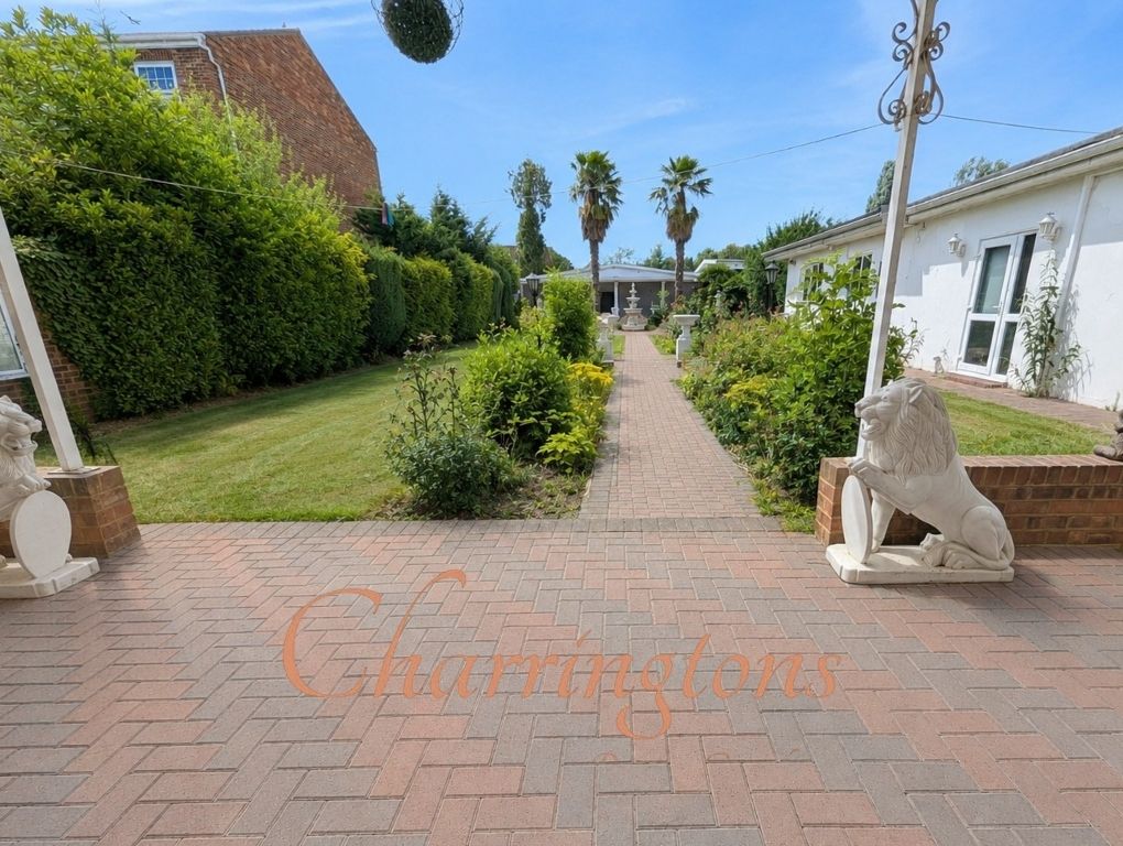 Magnificent Gated Six Bedroom Detached Residence with Indoor Swimming Pool Image 25