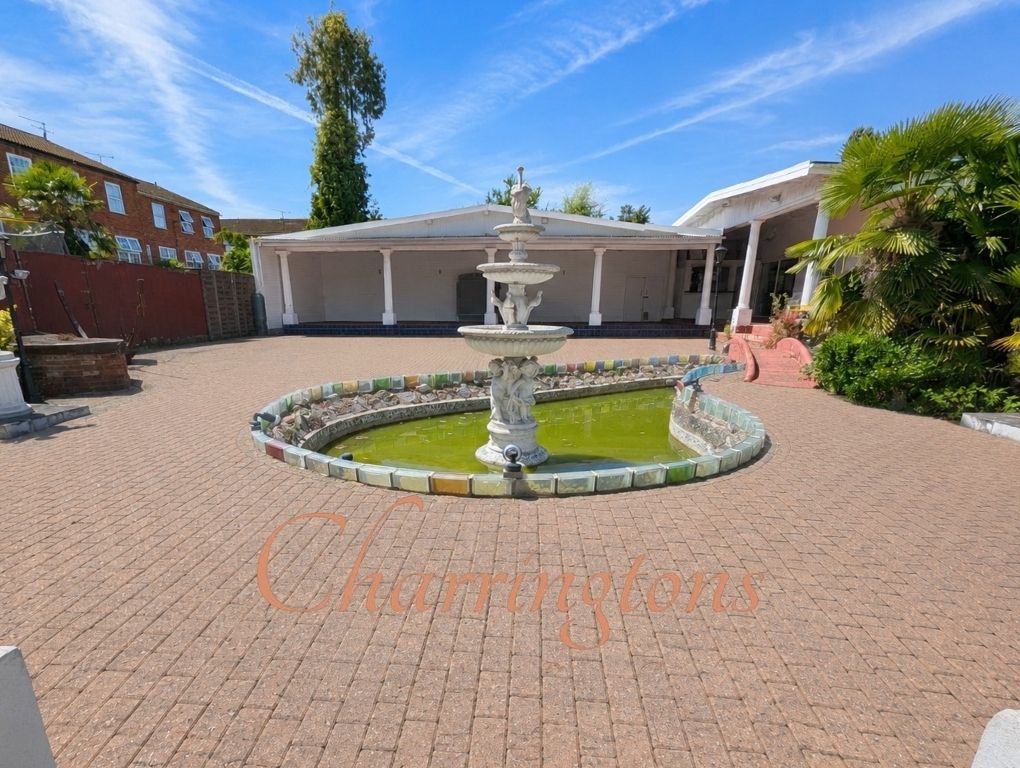 Magnificent Gated Six Bedroom Detached Residence with Indoor Swimming Pool Image 32