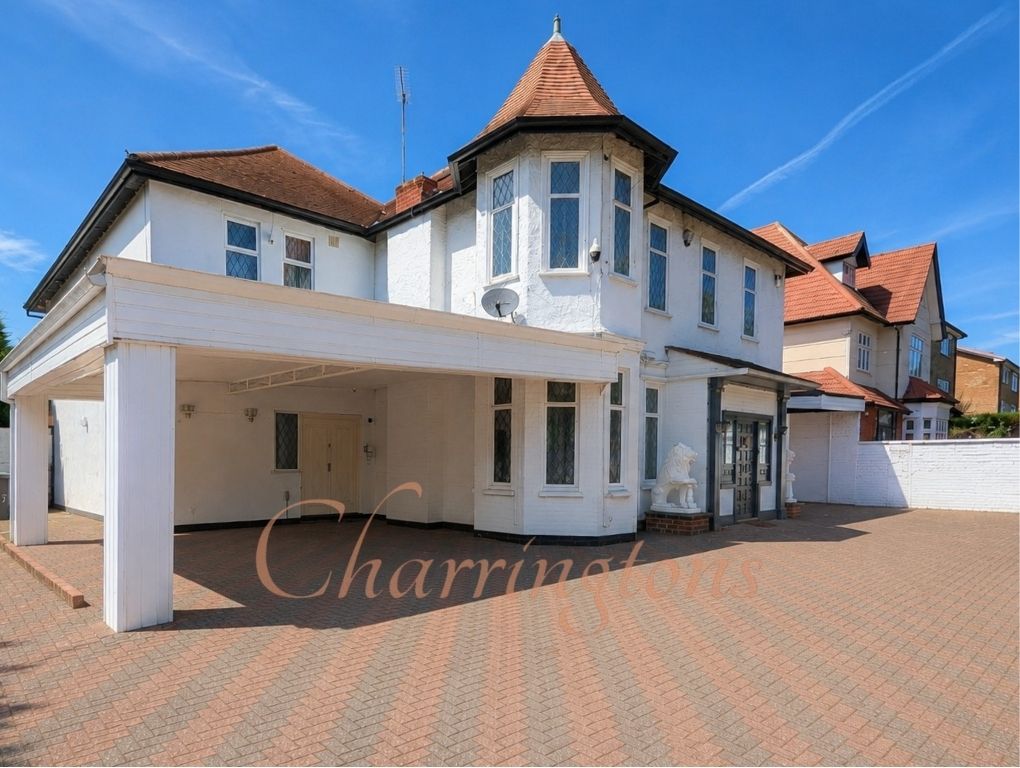 Magnificent Gated Six Bedroom Detached Residence with Indoor Swimming Pool Image 33
