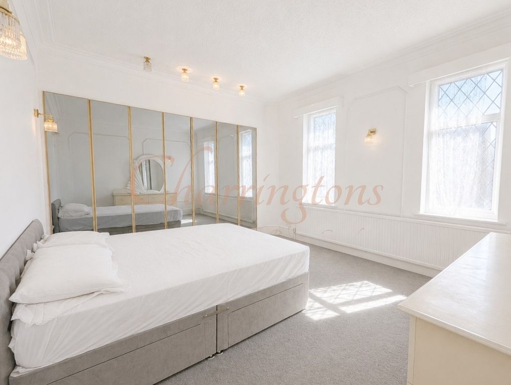 Magnificent Gated Six Bedroom Detached Residence with Indoor Swimming Pool Image 5