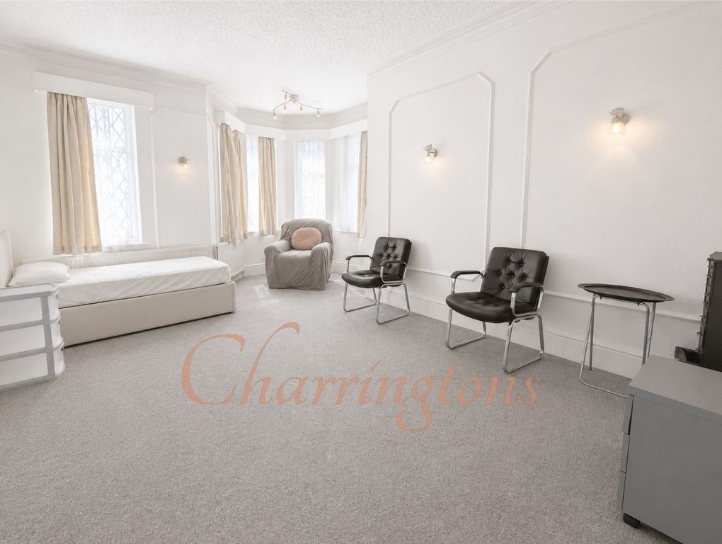 Magnificent Gated Six Bedroom Detached Residence with Indoor Swimming Pool Image 6