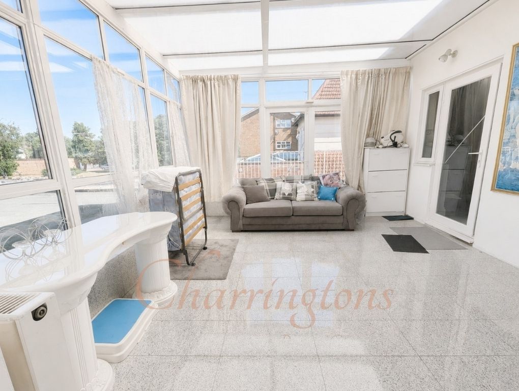 Magnificent Gated Six Bedroom Detached Residence with Indoor Swimming Pool Image 14