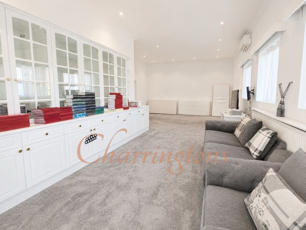 Magnificent Gated Six Bedroom Detached Residence with Indoor Swimming Pool Image 3