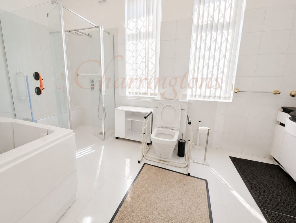 Magnificent Gated Six Bedroom Detached Residence with Indoor Swimming Pool Image 17