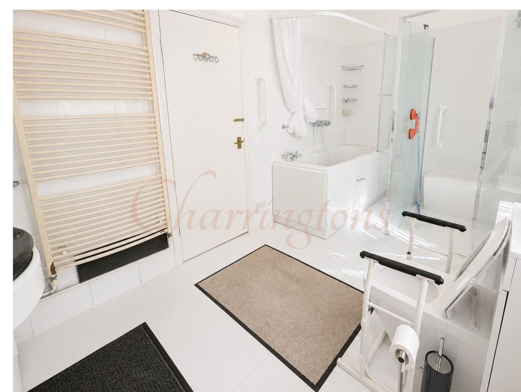 Magnificent Gated Six Bedroom Detached Residence with Indoor Swimming Pool Image 18