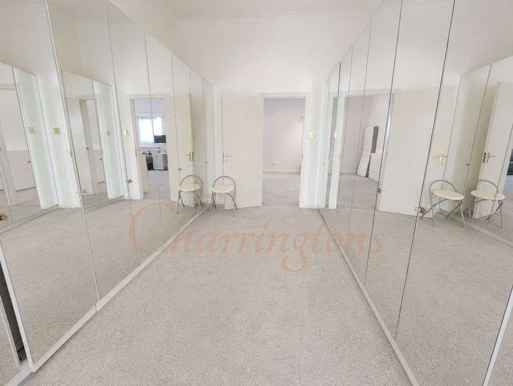 Magnificent Gated Six Bedroom Detached Residence with Indoor Swimming Pool Image 12