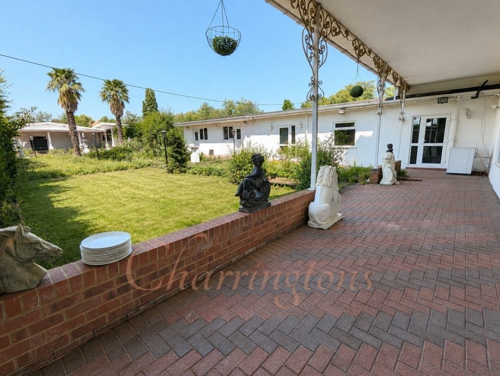 Magnificent Gated Six Bedroom Detached Residence with Indoor Swimming Pool Image 27