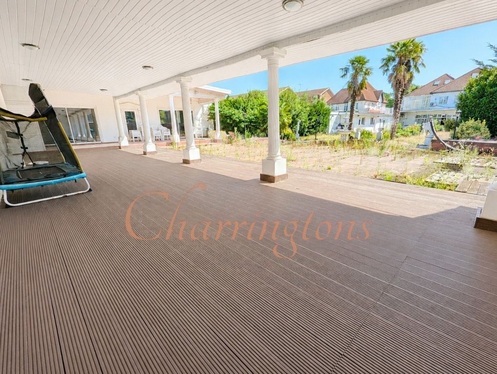 Magnificent Gated Six Bedroom Detached Residence with Indoor Swimming Pool Image 31