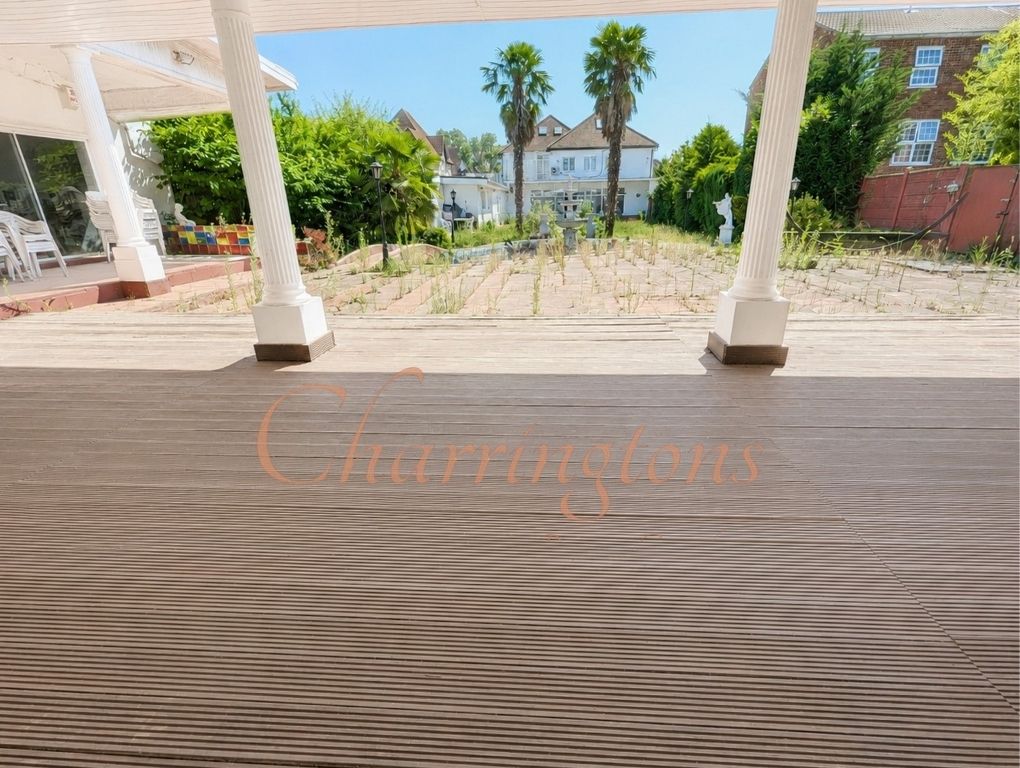 Magnificent Gated Six Bedroom Detached Residence with Indoor Swimming Pool Image 35