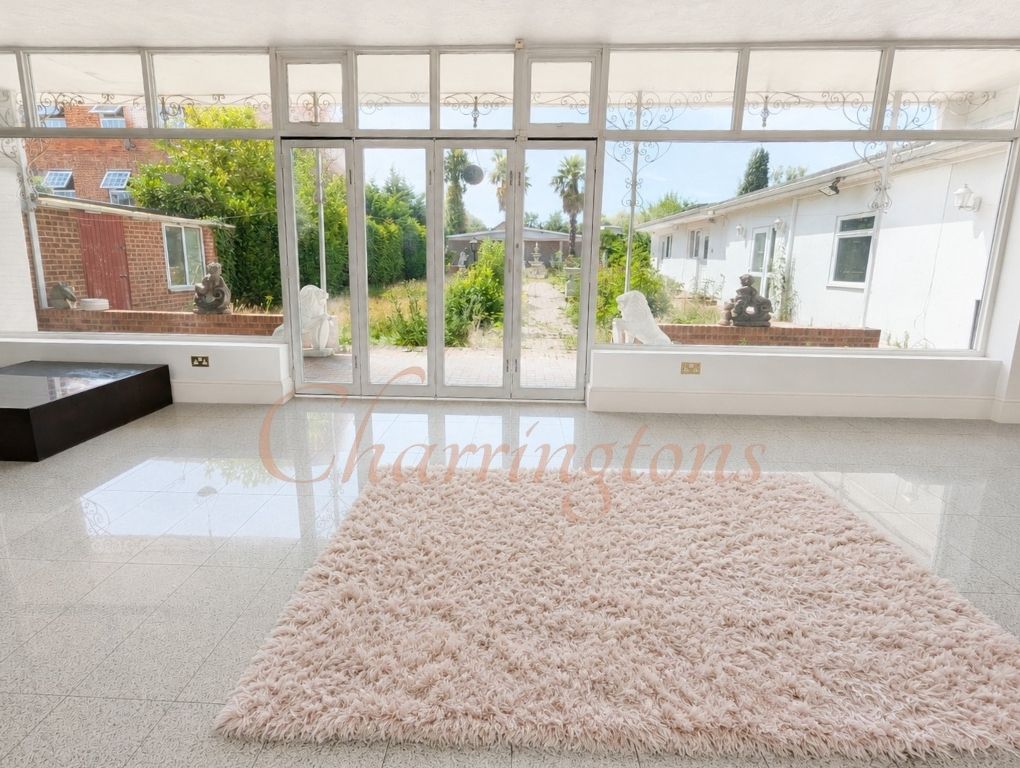 Magnificent Gated Six Bedroom Detached Residence with Indoor Swimming Pool Image 38