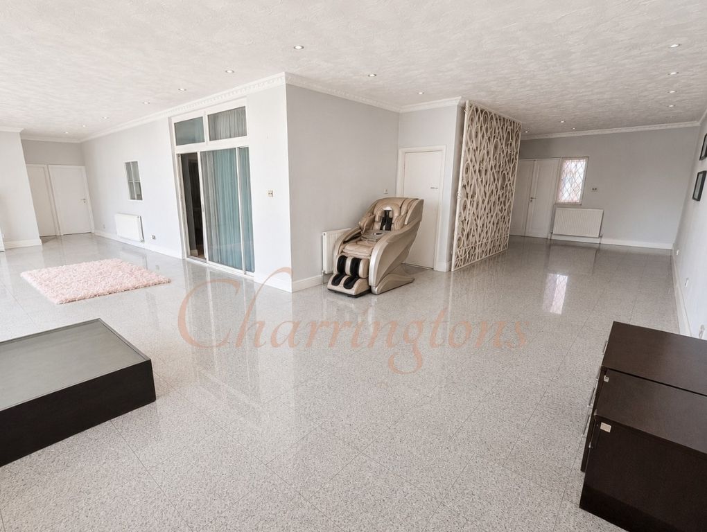 Magnificent Gated Six Bedroom Detached Residence with Indoor Swimming Pool Image 37