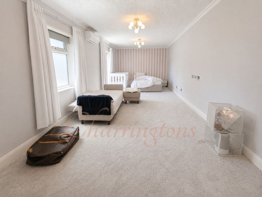 Magnificent Gated Six Bedroom Detached Residence with Indoor Swimming Pool Image 39