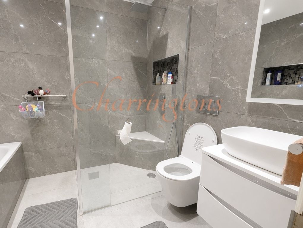 Magnificent Gated Six Bedroom Detached Residence with Indoor Swimming Pool Image 40