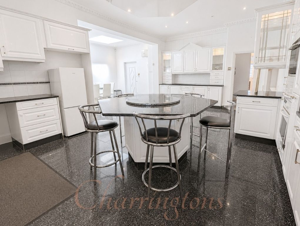 Magnificent Gated Six Bedroom Detached Residence with Indoor Swimming Pool Image 43