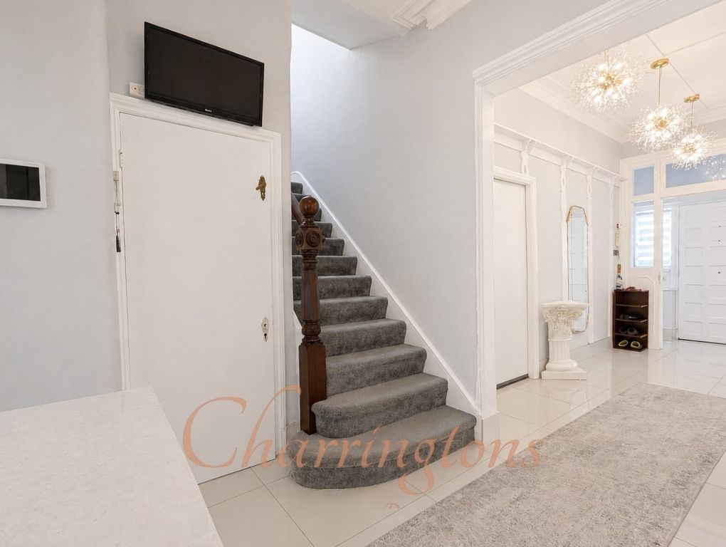Magnificent Gated Six Bedroom Detached Residence with Indoor Swimming Pool Image 44