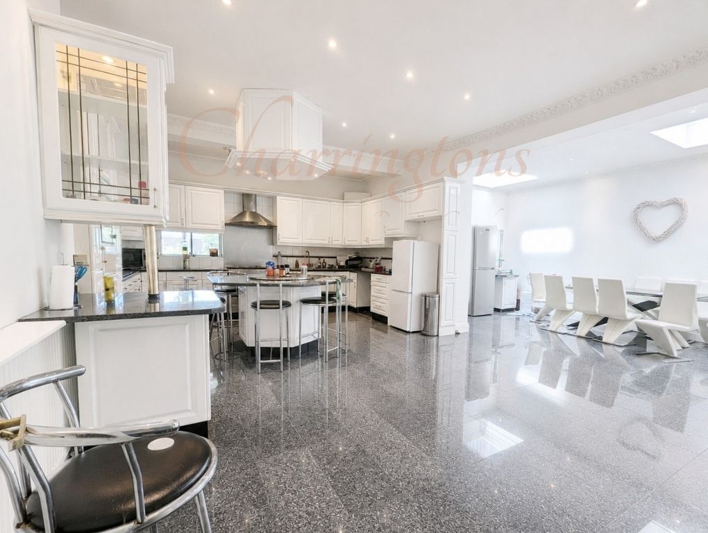 Magnificent Gated Six Bedroom Detached Residence with Indoor Swimming Pool Image 49