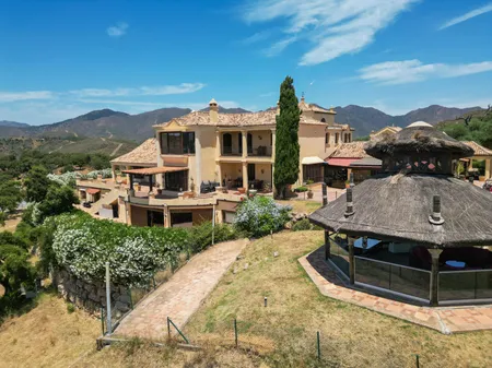 VILLA FOR SALE IN LA MAIRENA, Marbella East, GU21