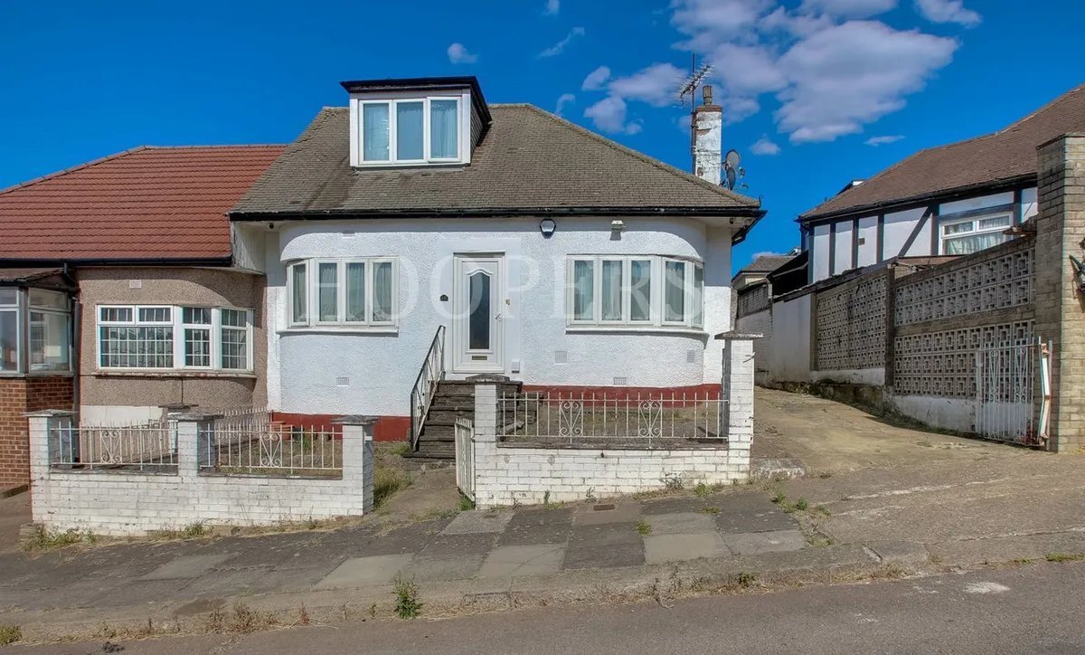 Winston Avenue, London, NW9