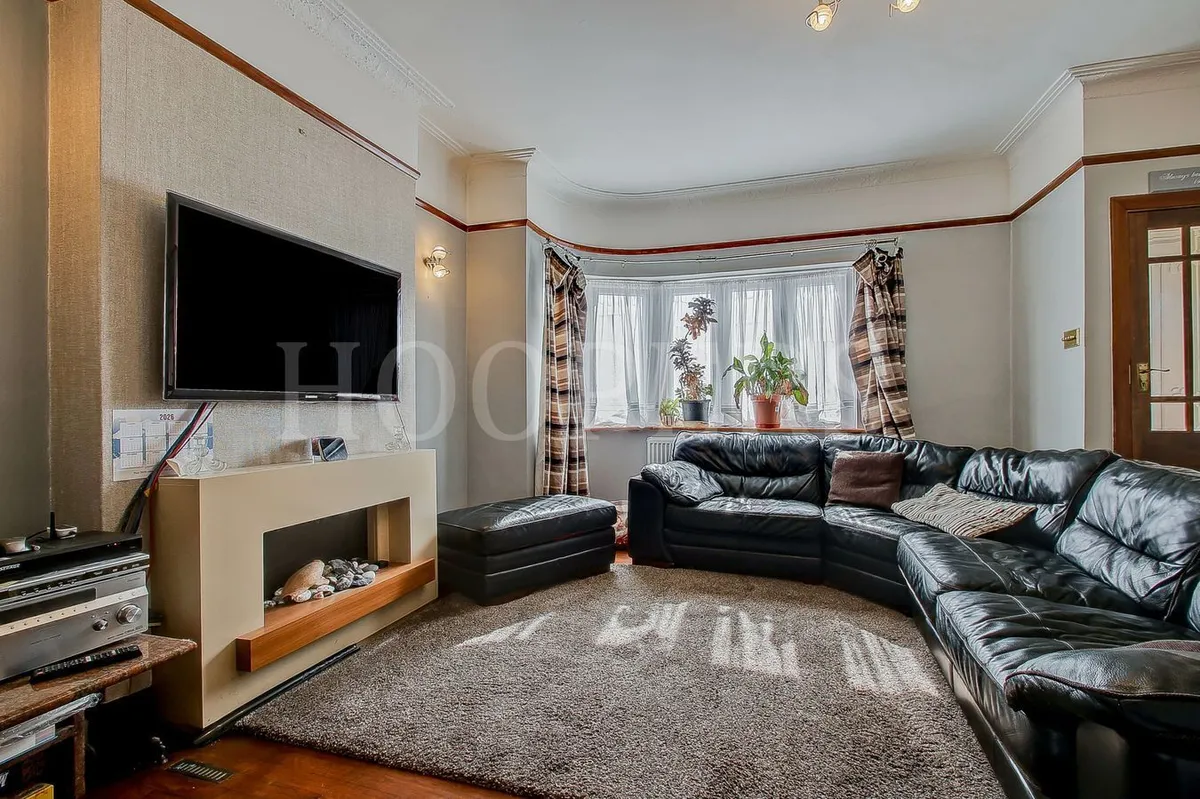 Winston Avenue, London, NW9
