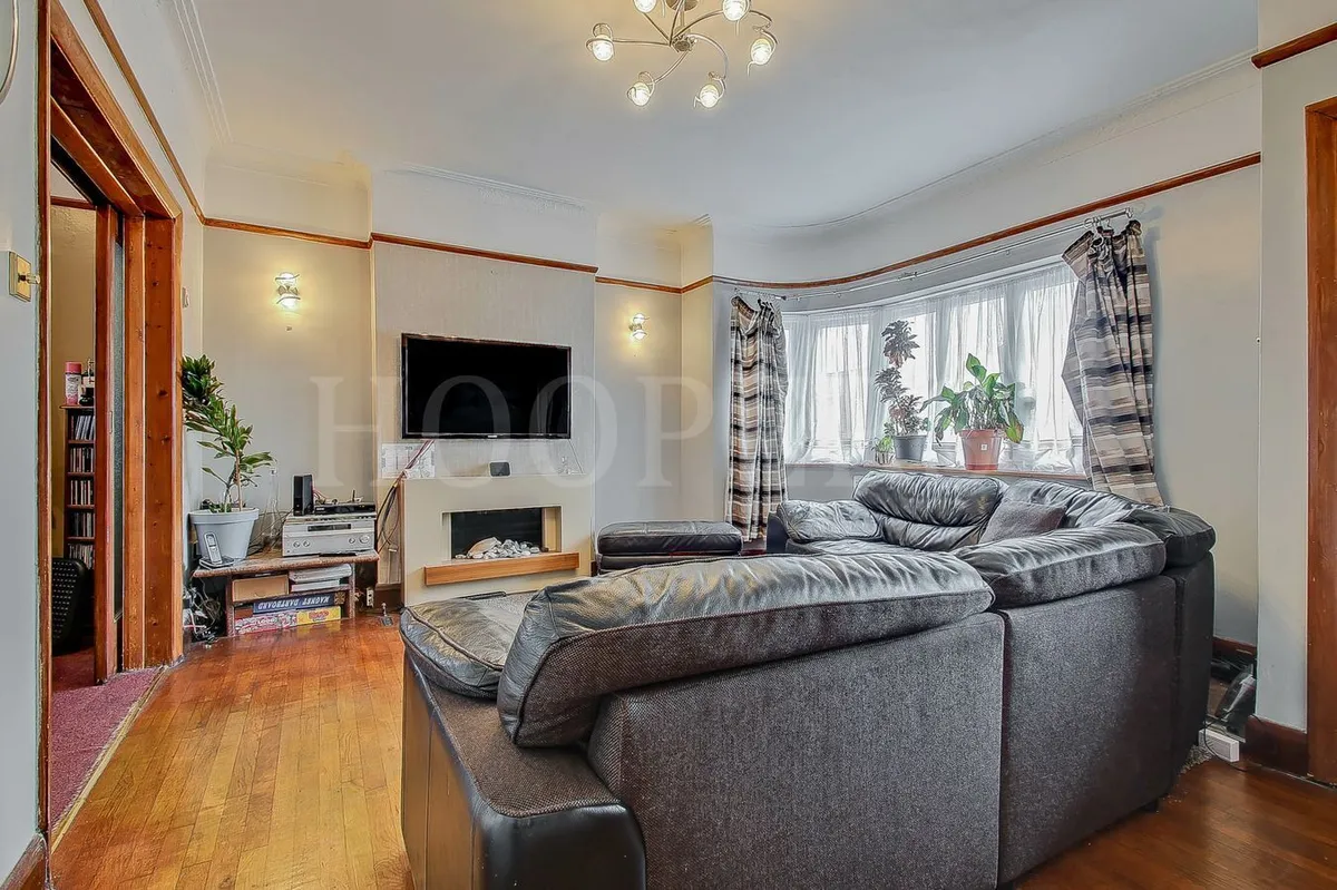 Winston Avenue, London, NW9