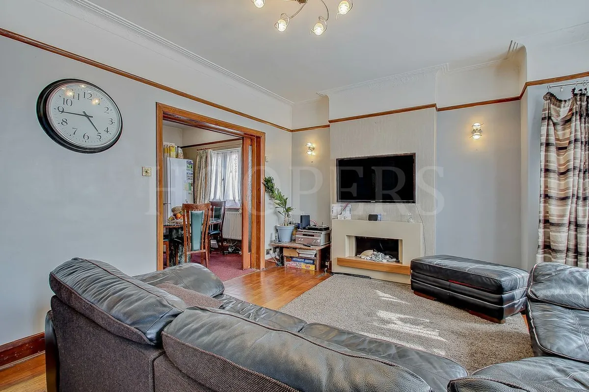 Winston Avenue, London, NW9