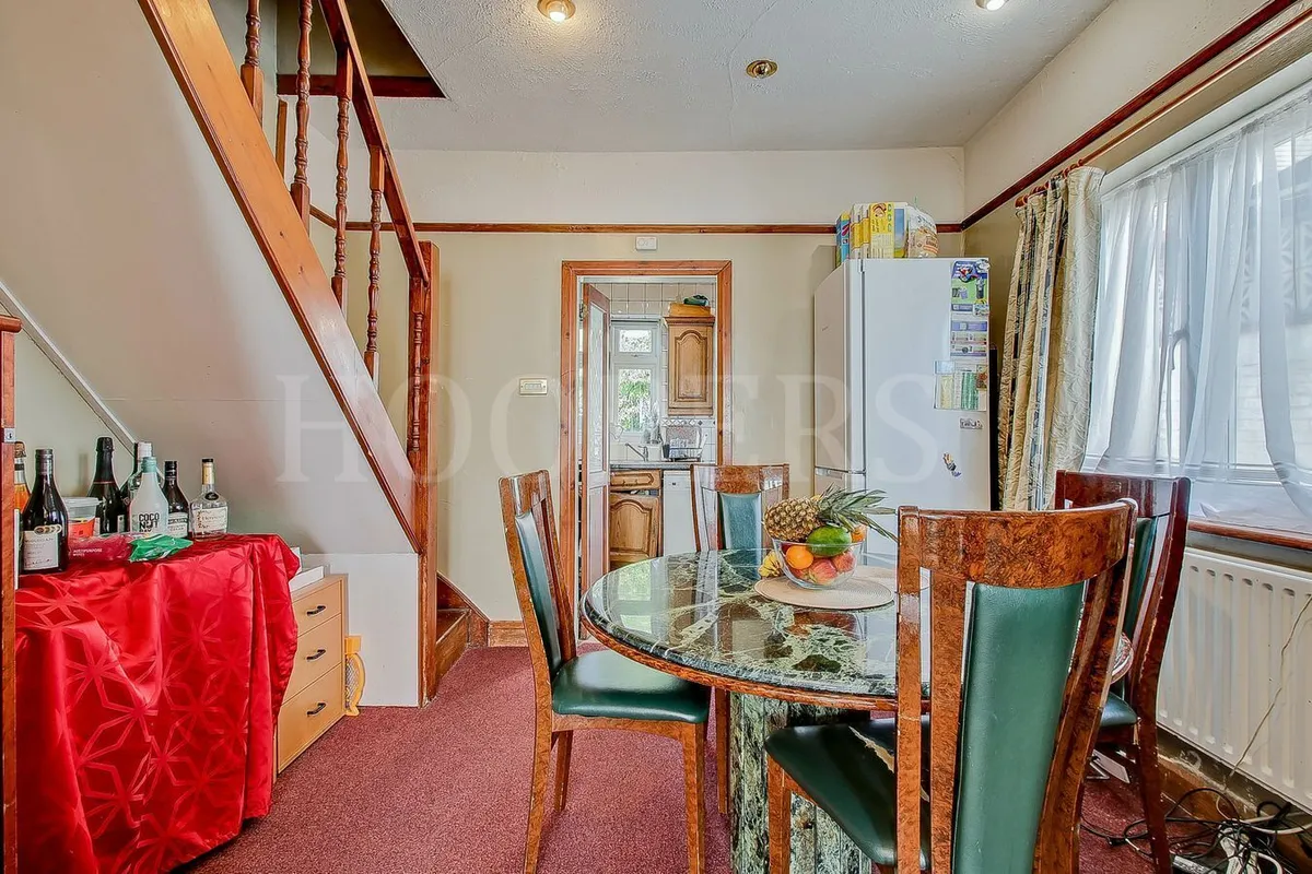 Winston Avenue, London, NW9