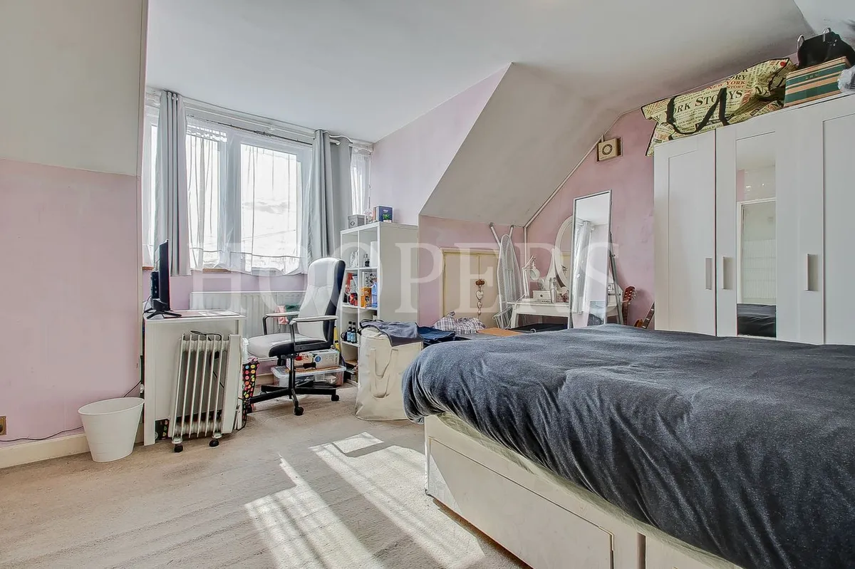 Winston Avenue, London, NW9