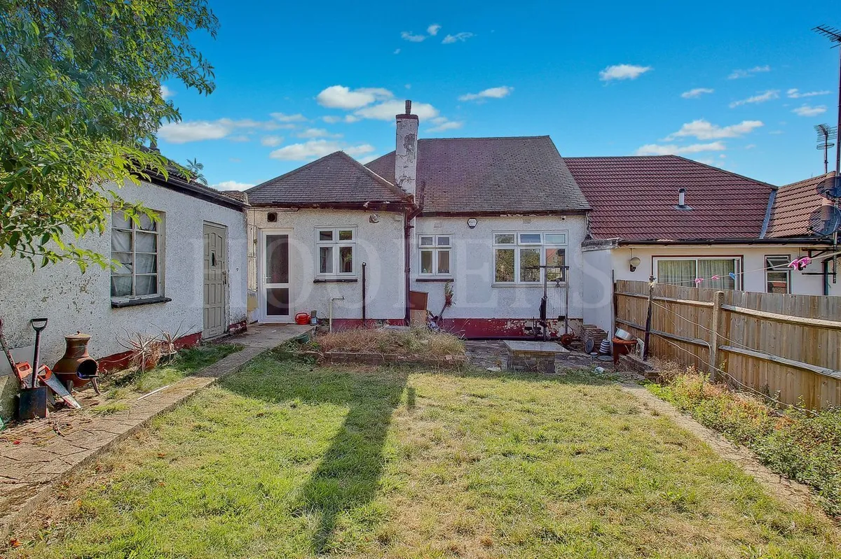 Winston Avenue, London, NW9