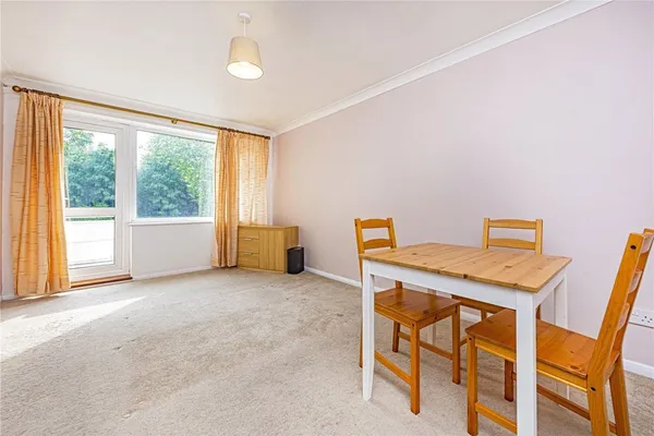 Elton Close, Kingston Upon Thames, KT1 photo 2